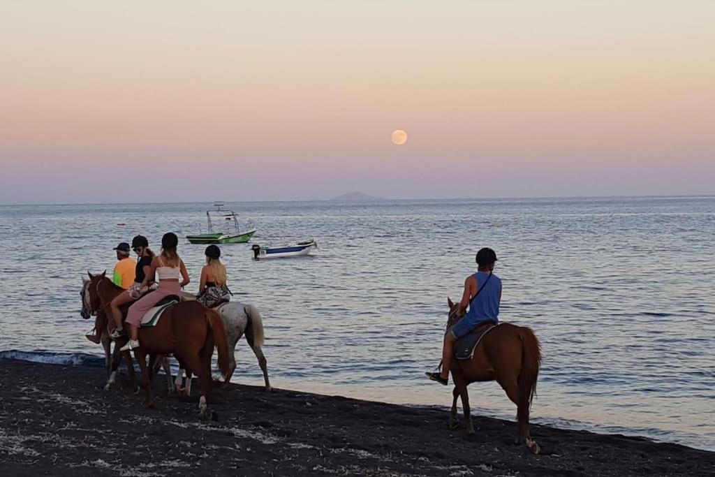Pleasure Black Beach Перисса Экстерьер фото