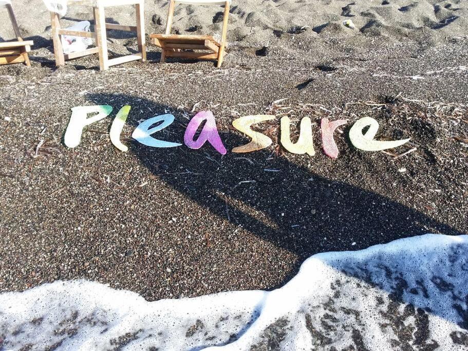 Pleasure Black Beach Перисса Экстерьер фото